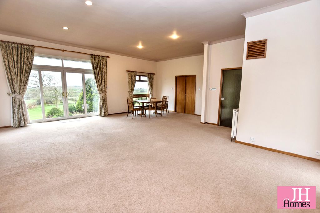 Property photo 2 of 26