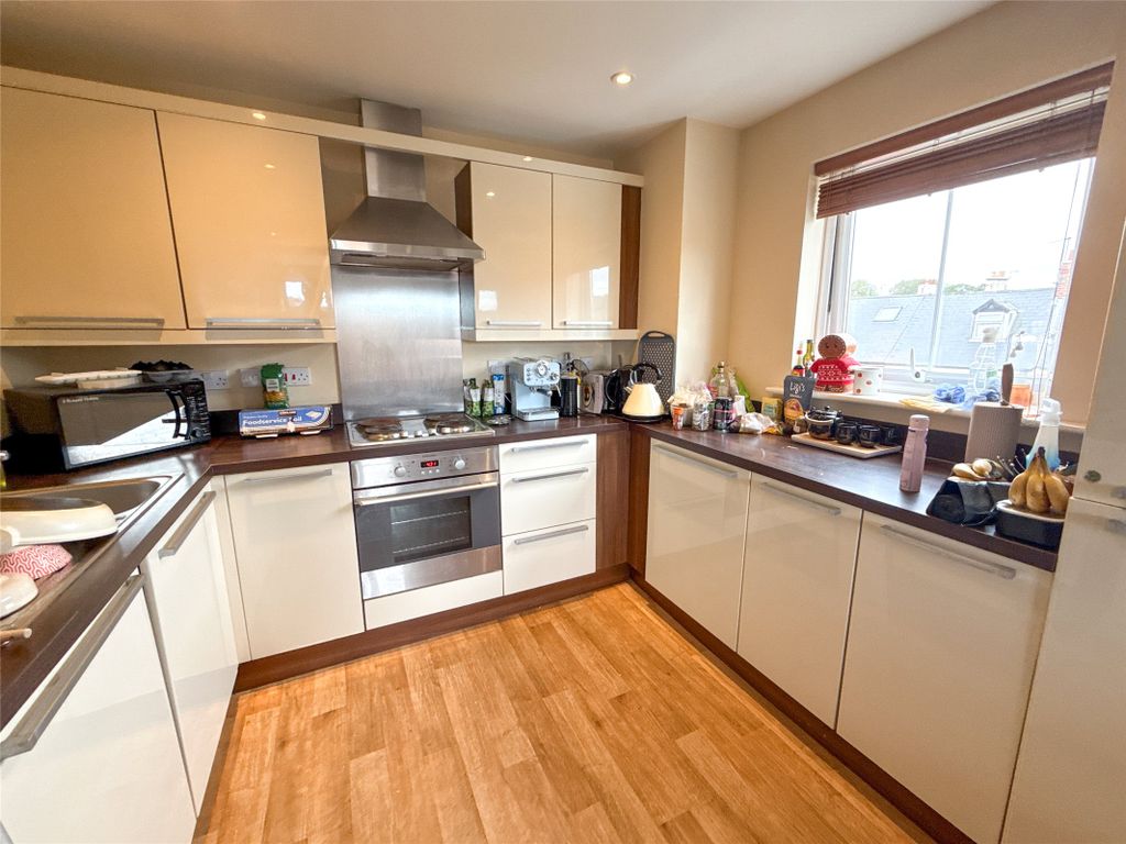 Property photo 3 of 14 Kitchen