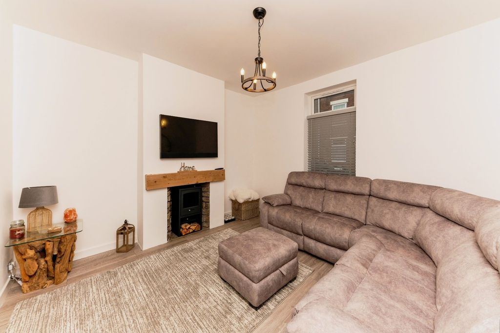 Property photo 3 of 19 Living Room