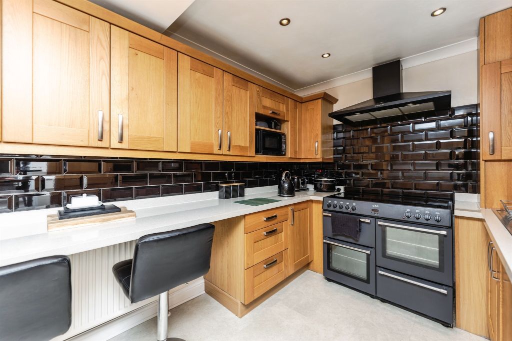 Property photo 2 of 27