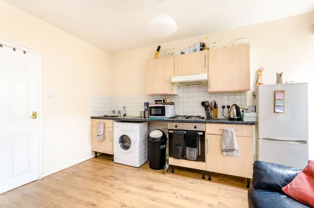 Property photo 3 of 6