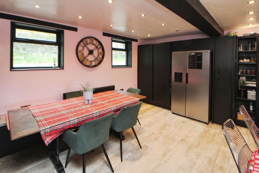 Property photo 3 of 13 Picture No. 05