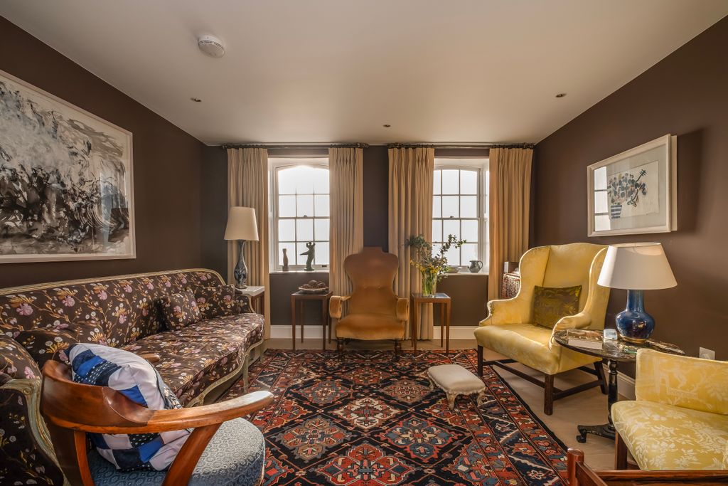 Property photo 2 of 24