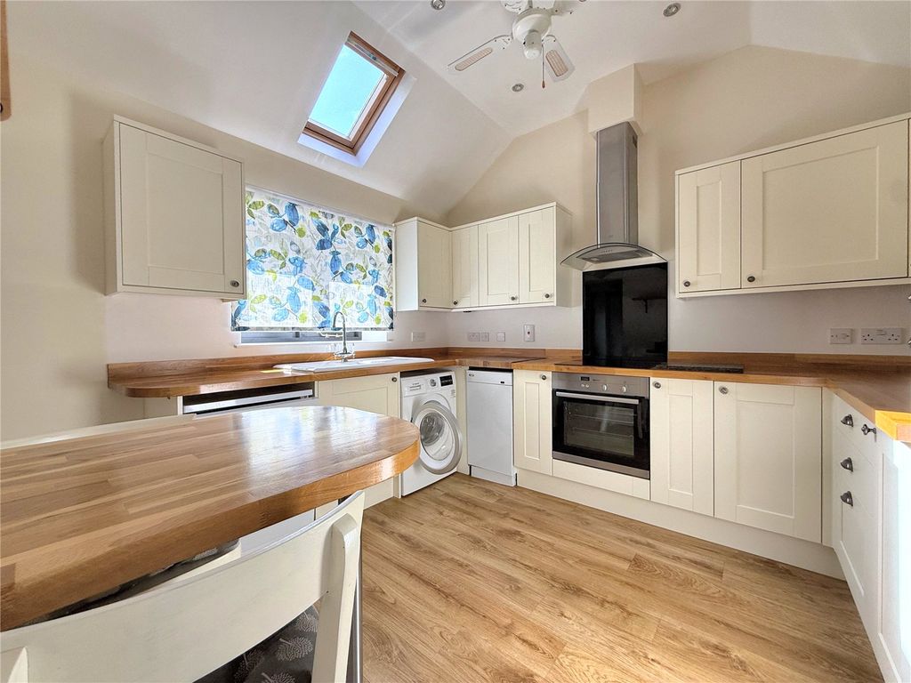 Property photo 3 of 15 Picture No. 12