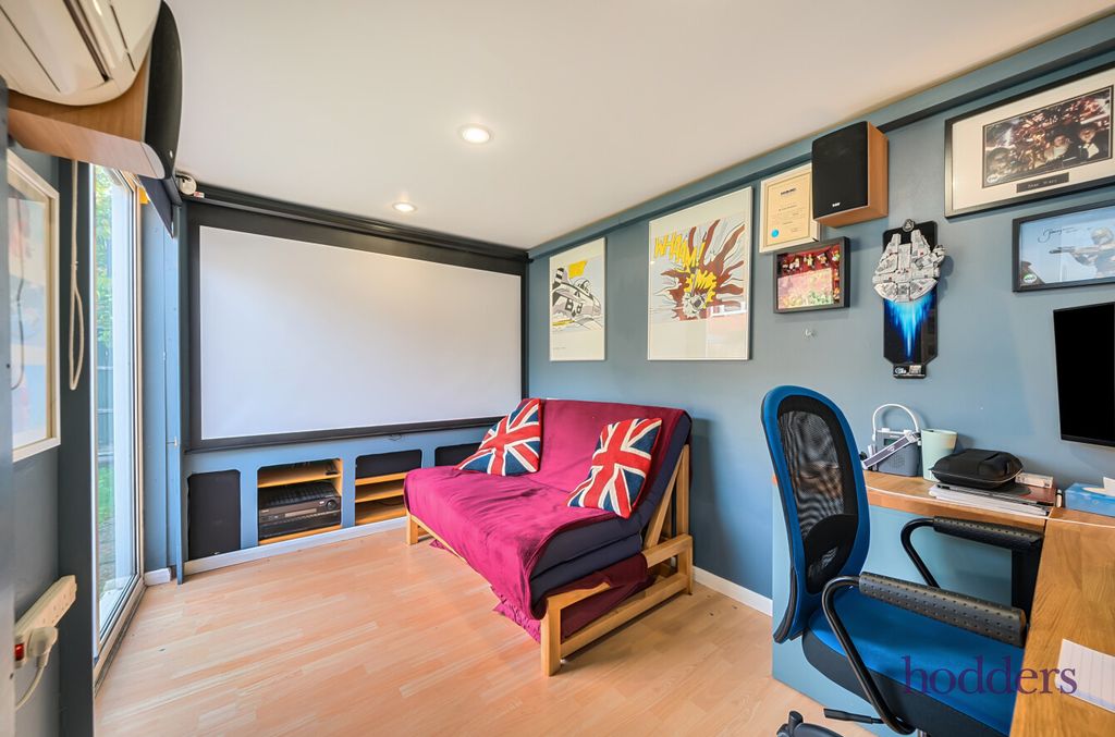 Property photo 3 of 20 40ce4c51-2Ab9-41A...