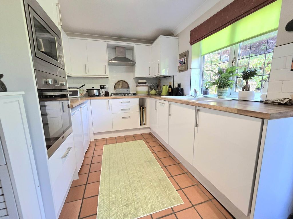 Property photo 3 of 27
