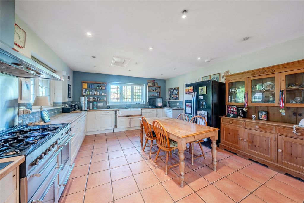 Property photo 2 of 19 Picture No. 11