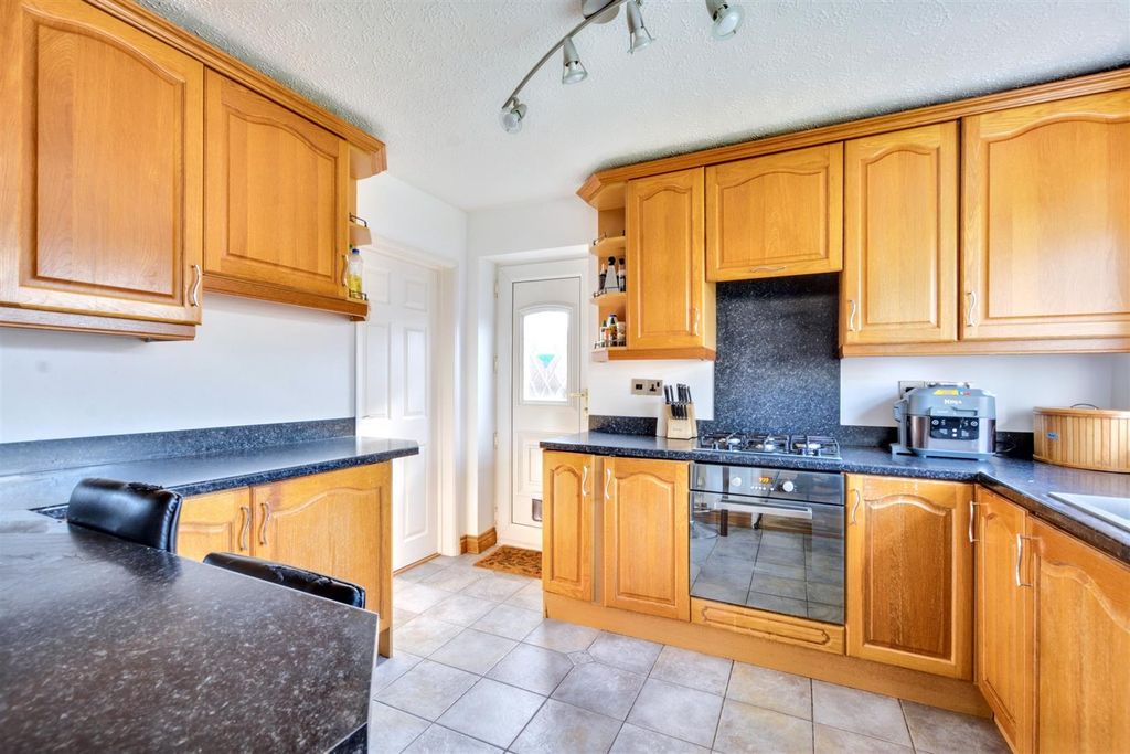 Property photo 3 of 26 Kitchen