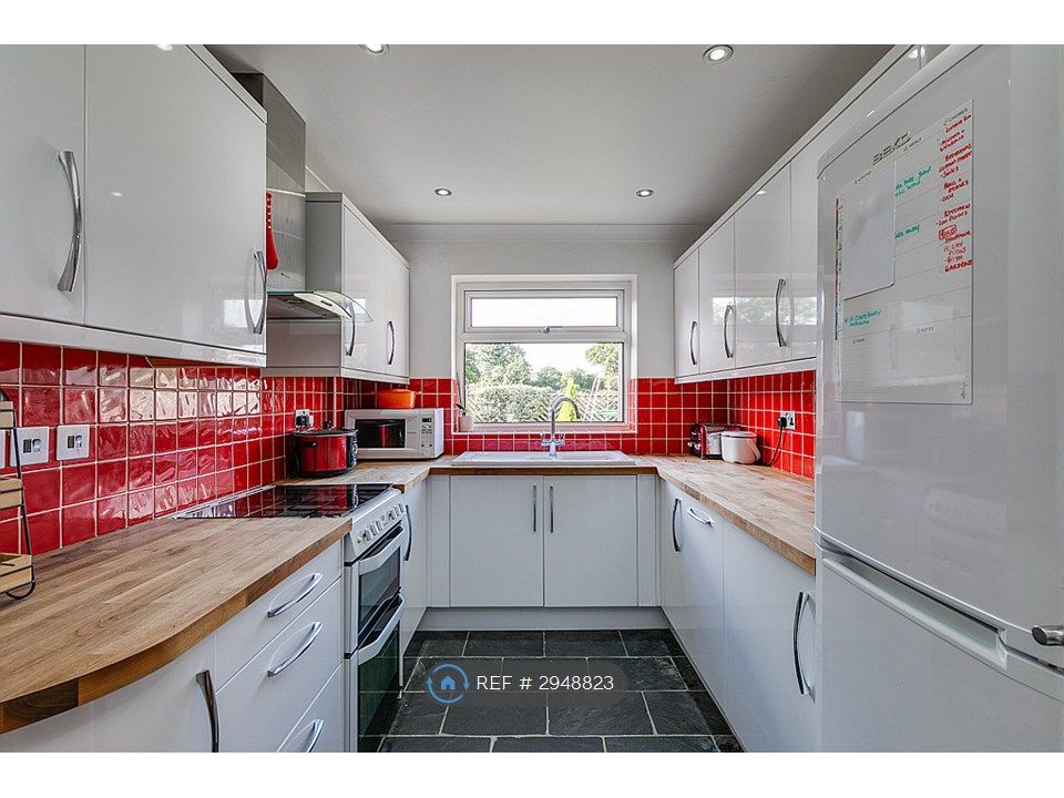 Property photo 2 of 6 Kitchen