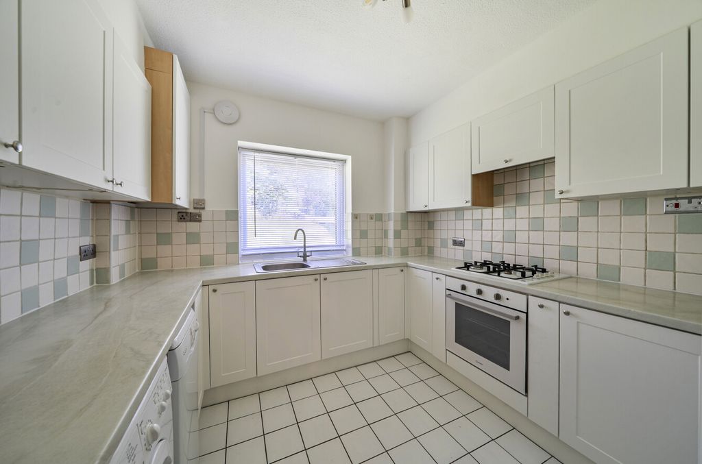 Property photo 3 of 20 Kitchen