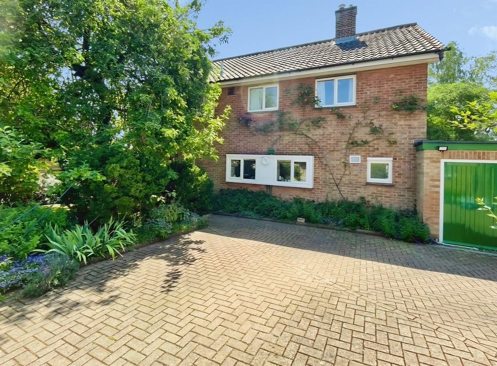 Property photo 1 of 28