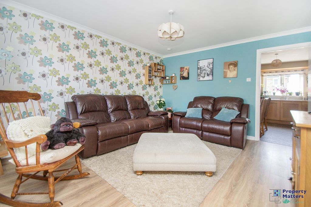 Property photo 2 of 18 Lounge