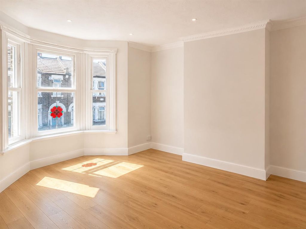 Property photo 1 of 10 Kildare Road,E6 For Sale By Barrain London Estate