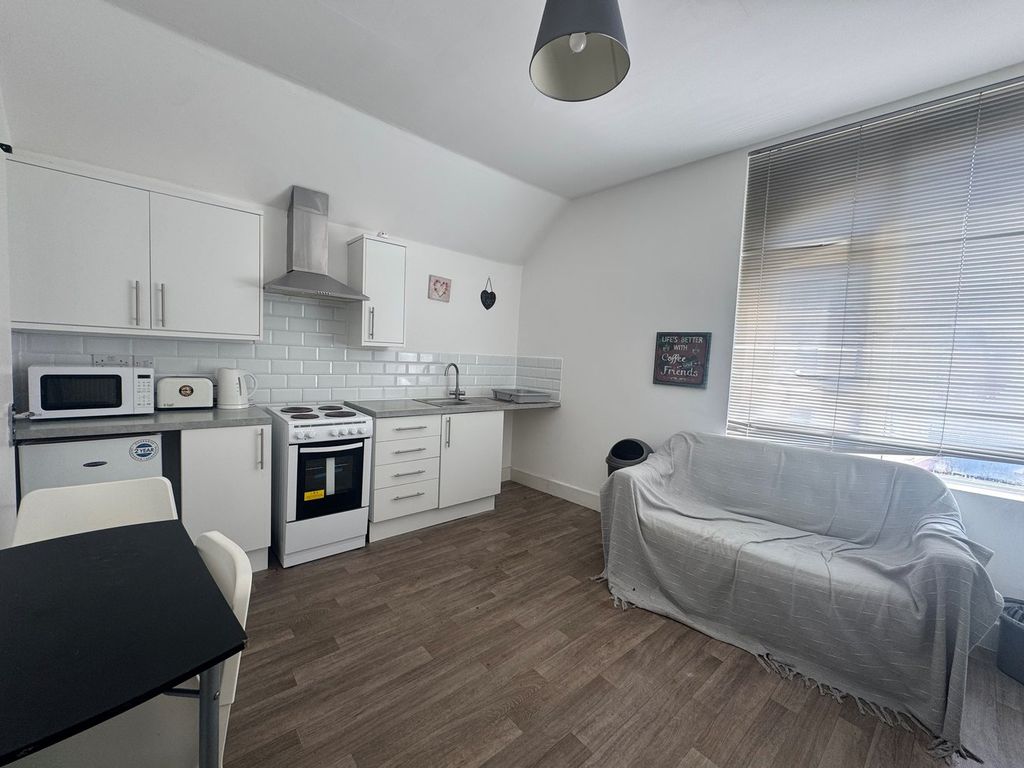 Property photo 1 of 3