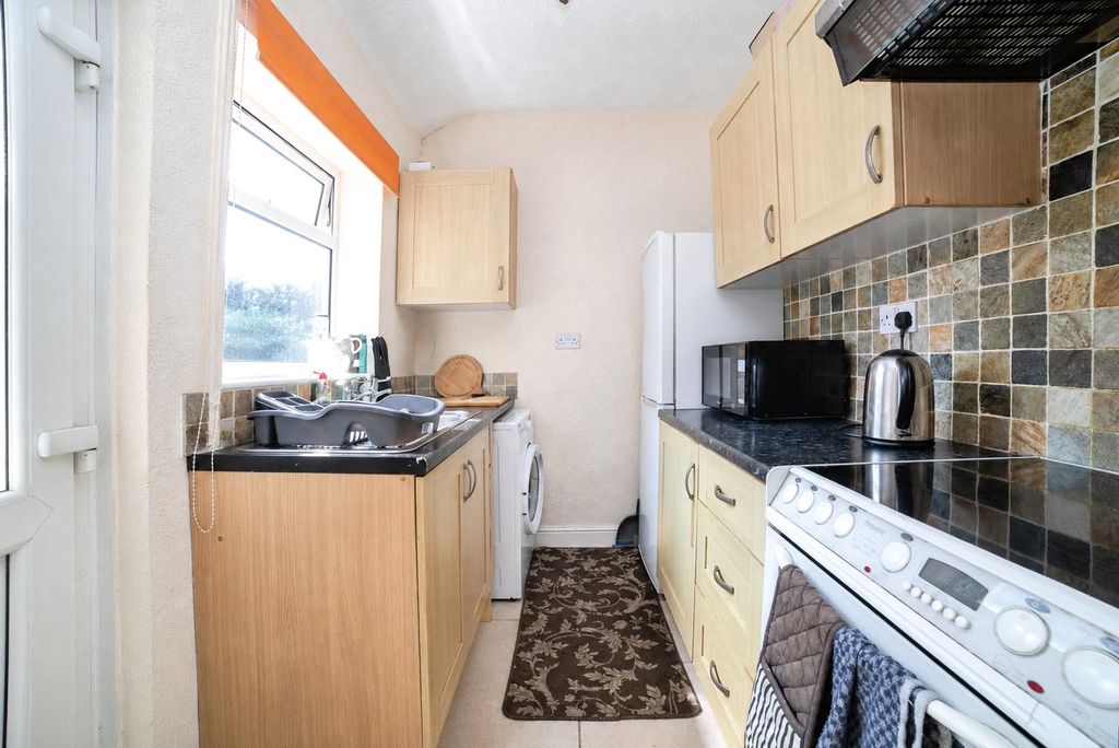 Property photo 2 of 15 Kitchen