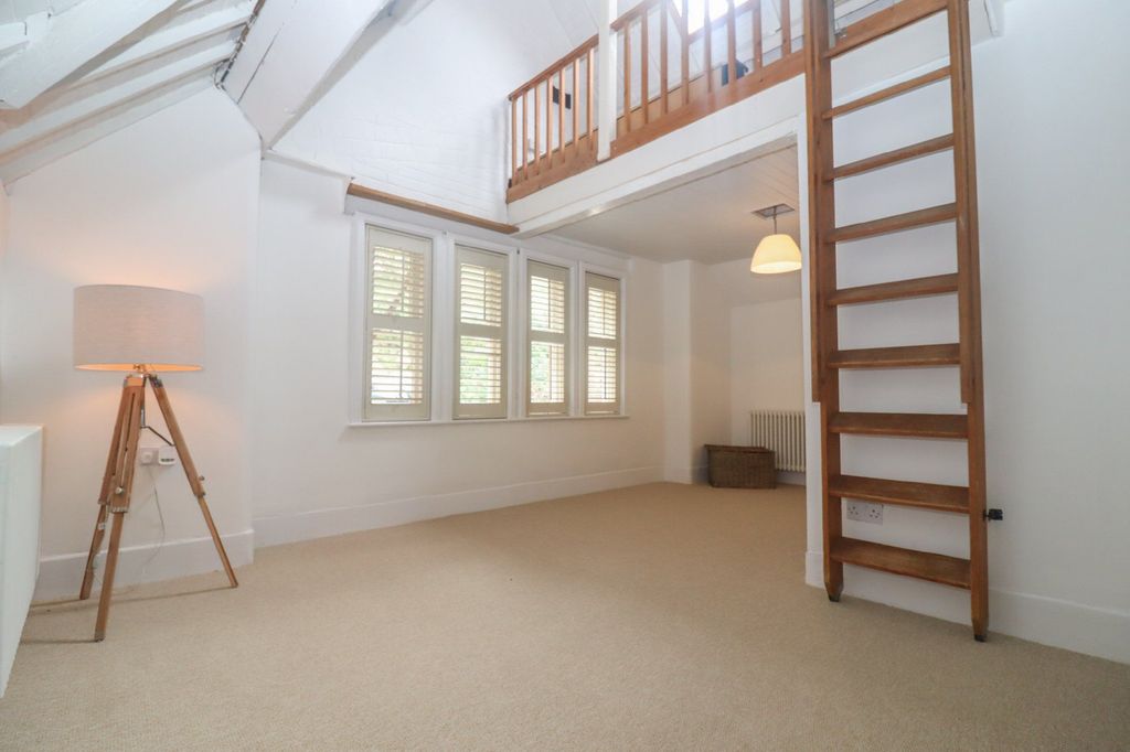 Property photo 3 of 23