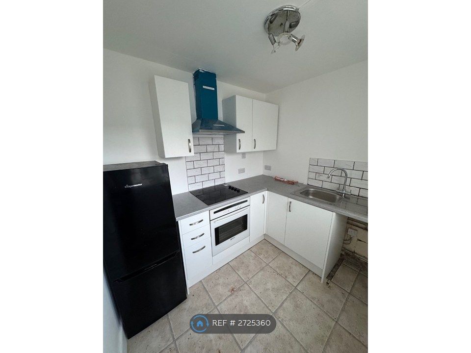 Property photo 3 of 8 Kitchen