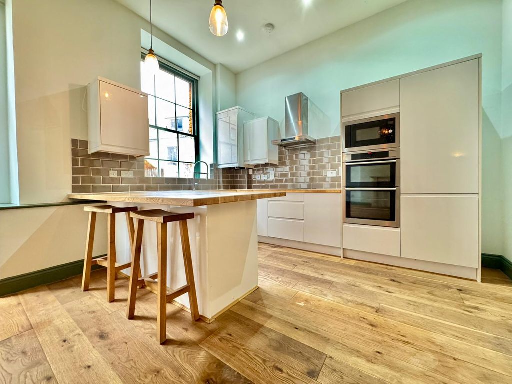 Property photo 2 of 19 Image