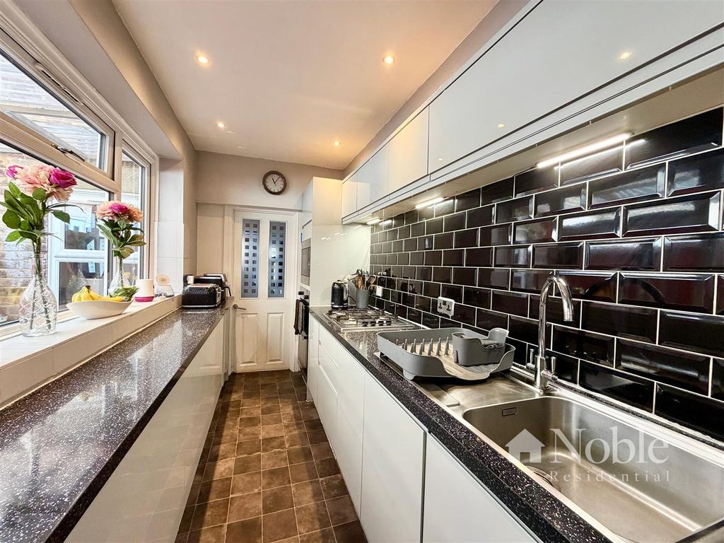 Property photo 3 of 16 Kitchen