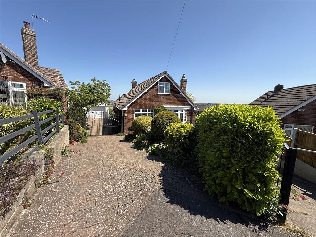 Property photo 1 of 24 Spinney 31.Jpg