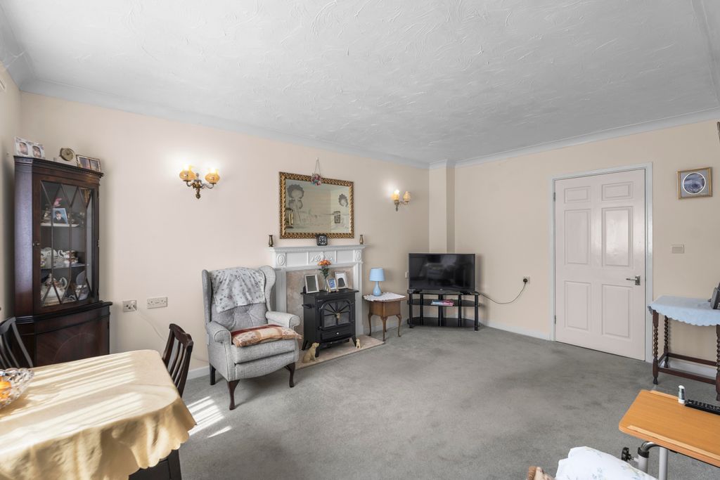 Property photo 2 of 11