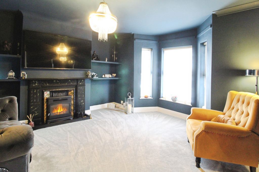 Property photo 2 of 29 Lounge