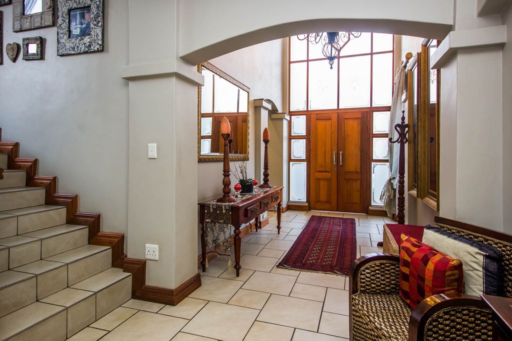 Property photo 2 of 37