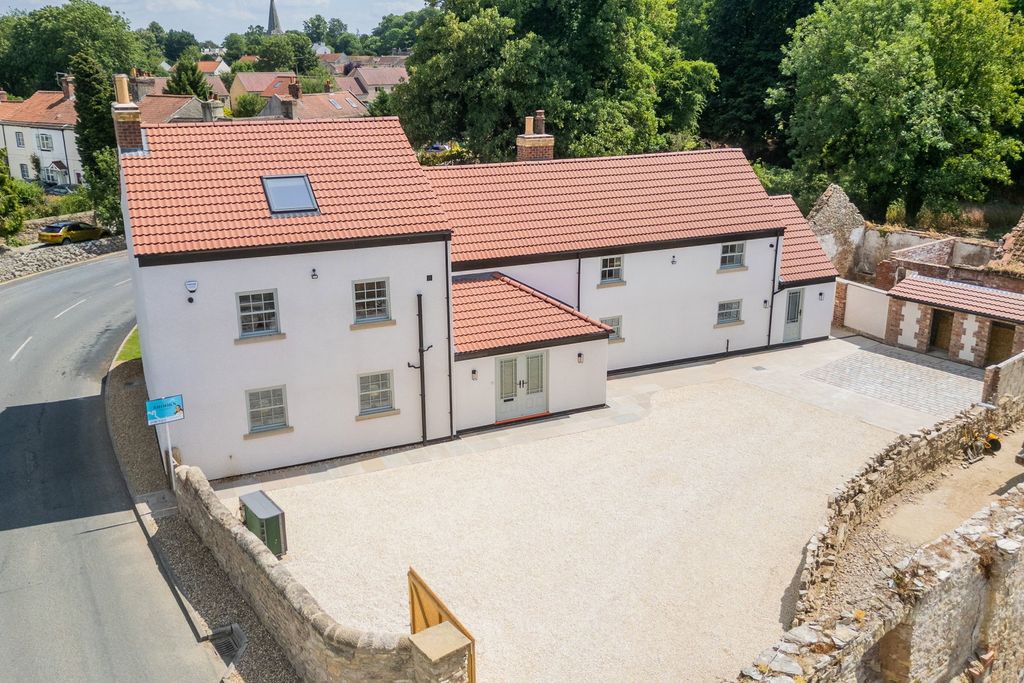 Property photo 1 of 50