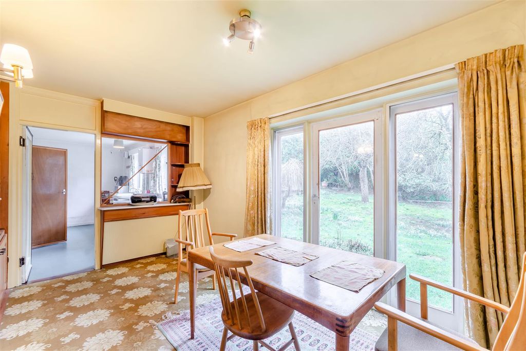 Property photo 3 of 37 8677946-Interior05.Jpg