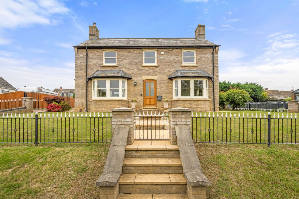Property photo 2 of 24