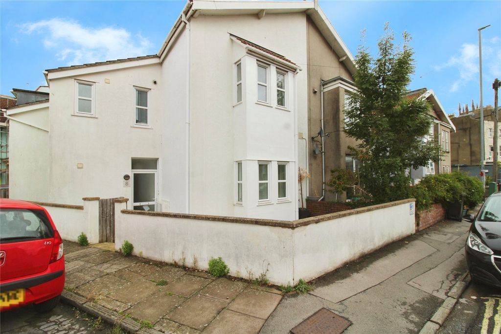 Property photo 1 of 15 Picture No. 11