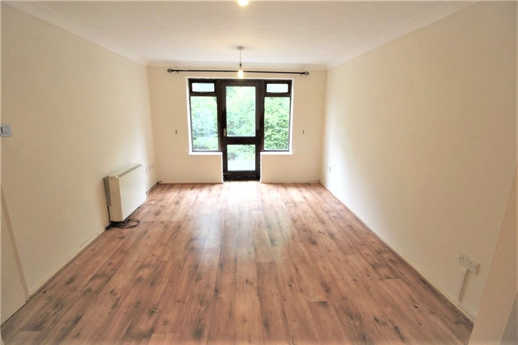 Property photo 2 of 7 Picture No. 11