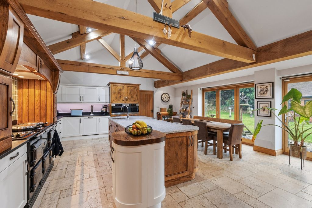 Property photo 3 of 33