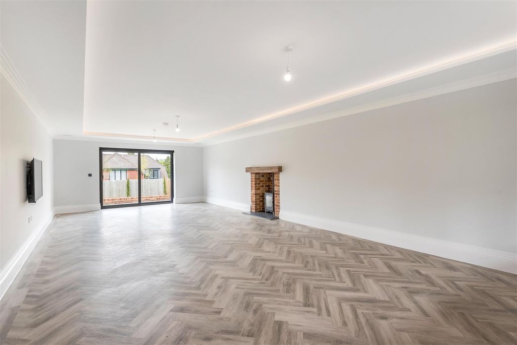 Property photo 3 of 28 Lounge.Jpg