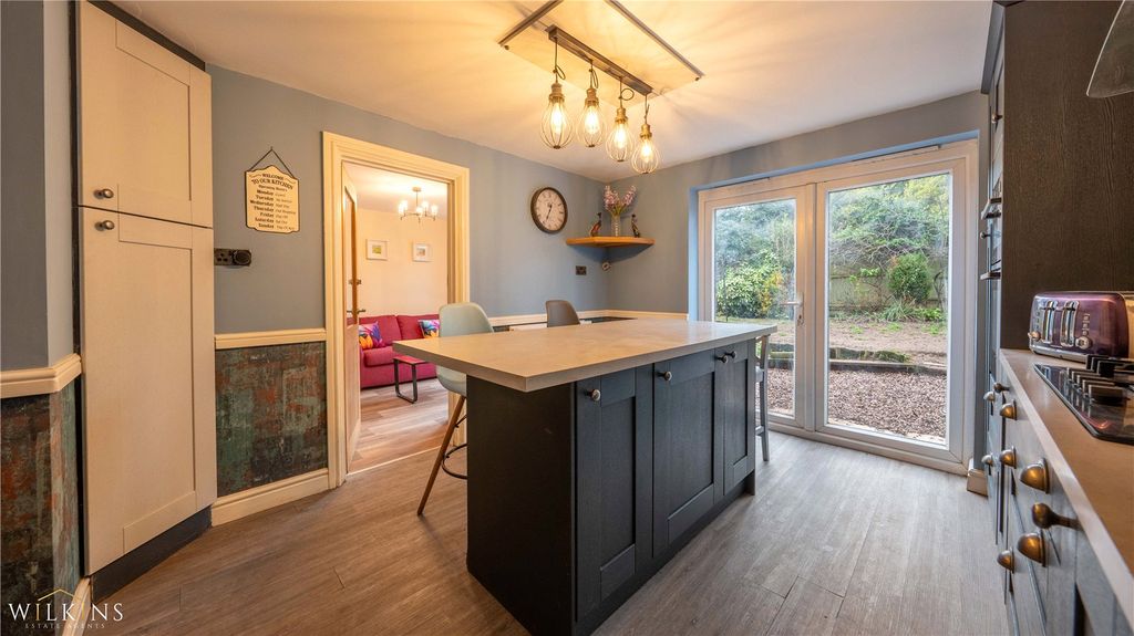 Property photo 2 of 35 Picture No. 15