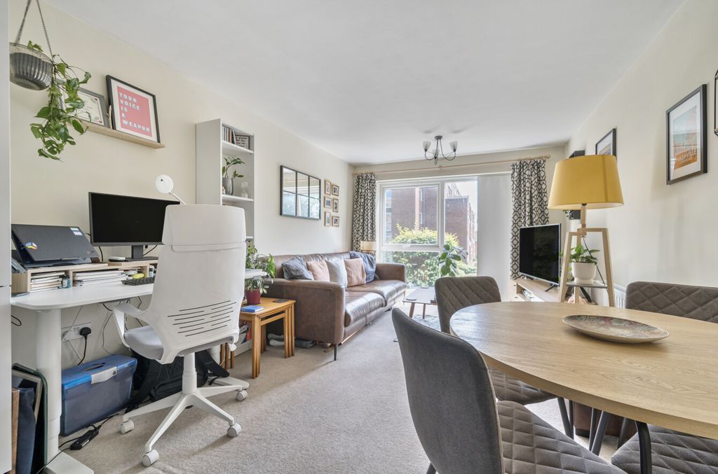 Property photo 1 of 17 1319887-12-686Cea...