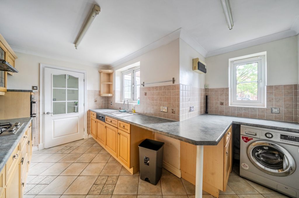 Property photo 3 of 27 1463608-10-6A047Adee8790