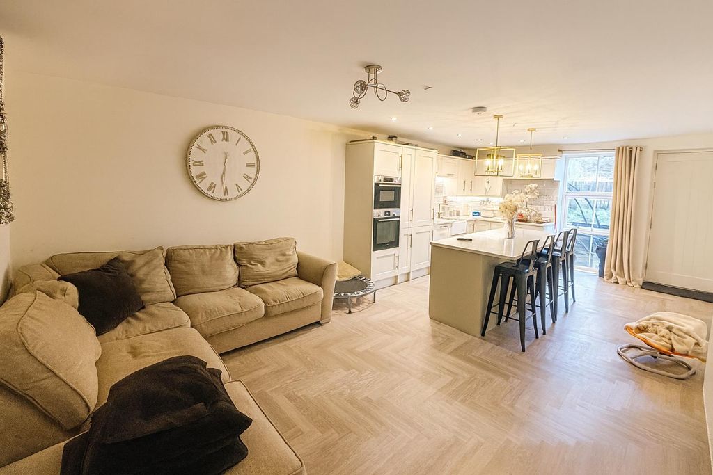 Property photo 2 of 18 Kitchen/ Living Space