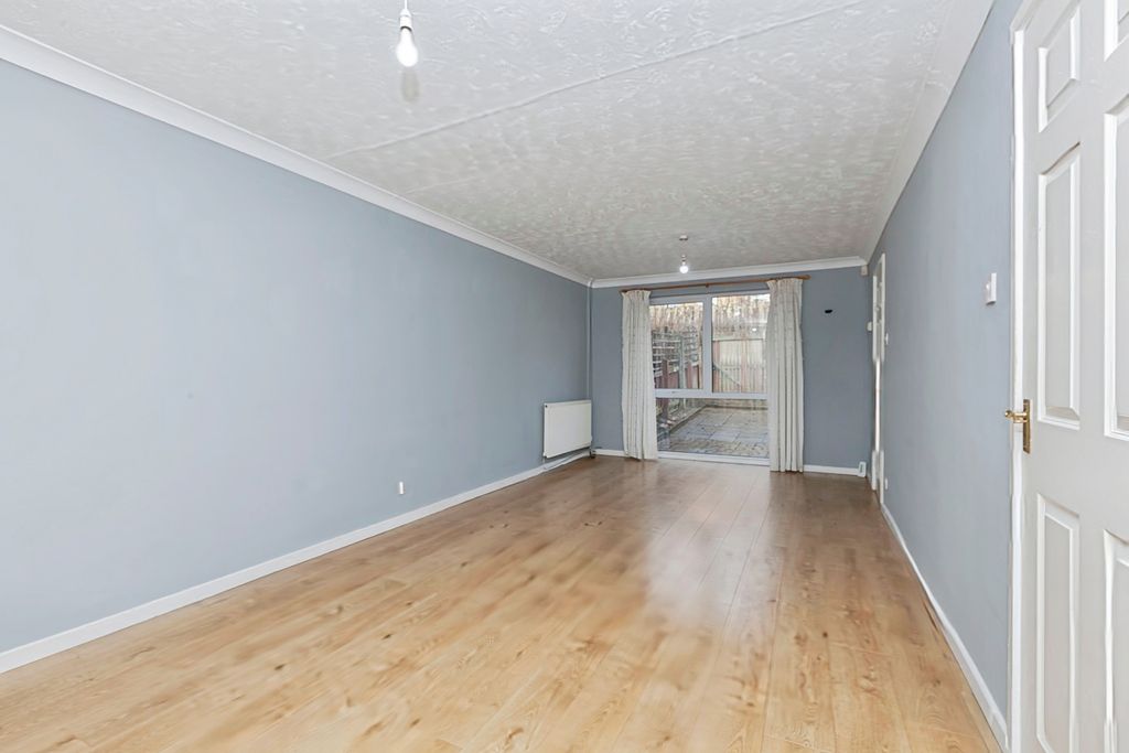 Property photo 2 of 18 Lounge