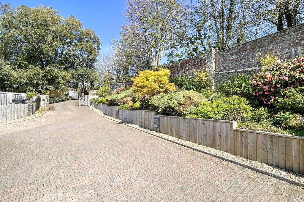 Property photo 3 of 33