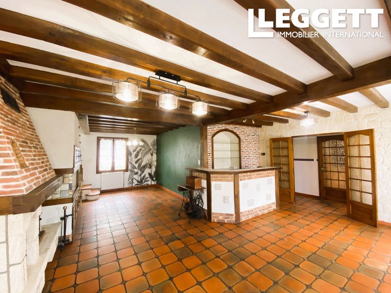 Property photo 2 of 10