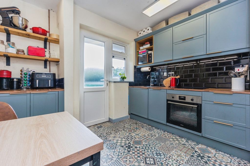 Property photo 3 of 14 Pbox-Img.Jpg