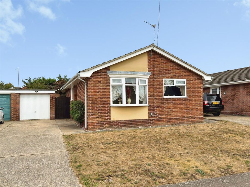 Property photo 1 of 15 Pebble Close (2).Jpg