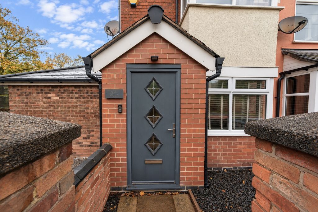Property photo 3 of 32 Door