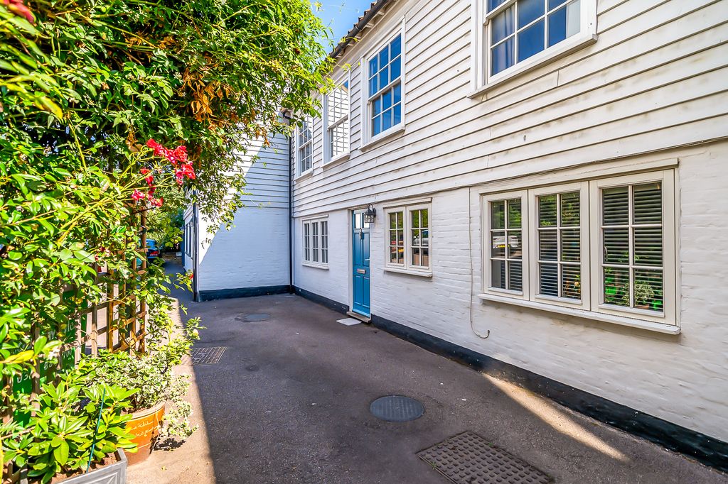 Property photo 1 of 16 External