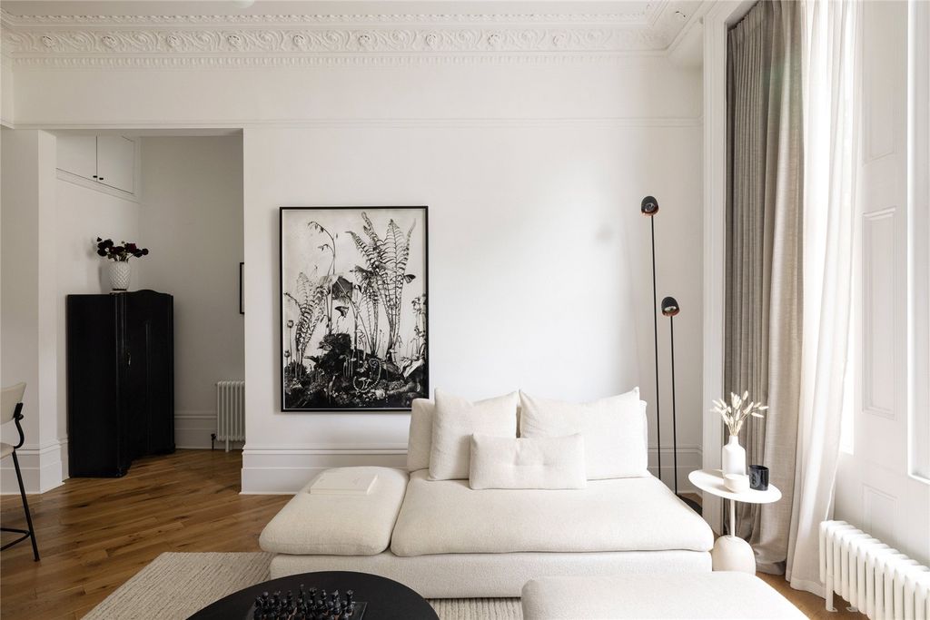 Property photo 3 of 14 Picture No. 12