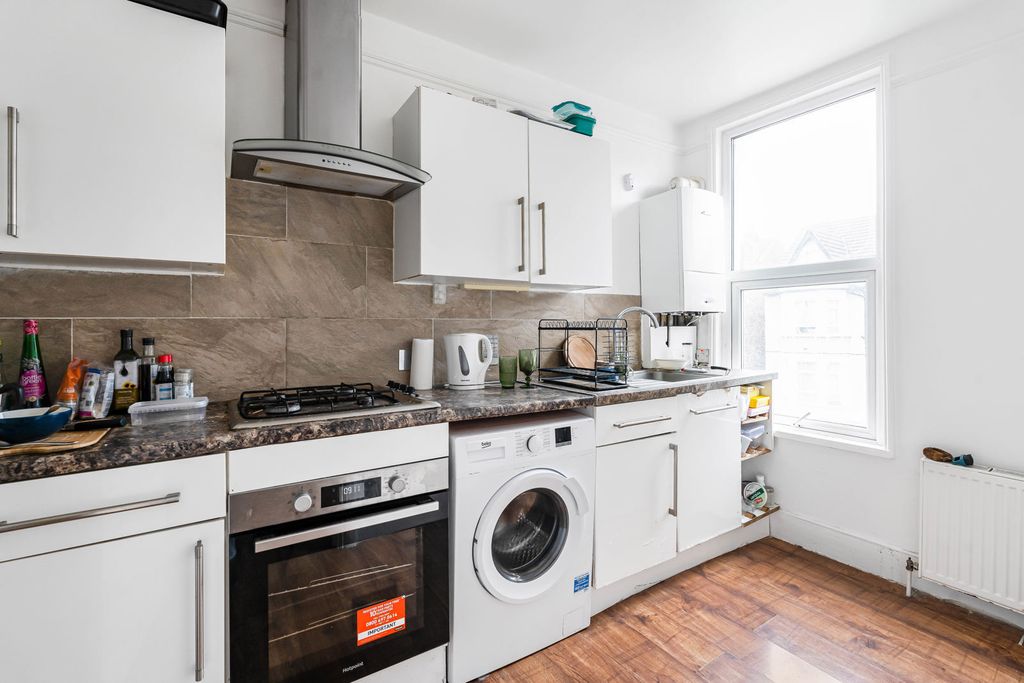 Property photo 3 of 14 Kitchen