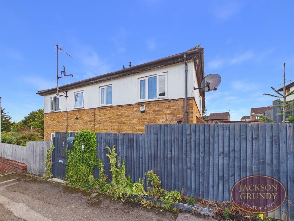 Property photo 1 of 16 Winnington Close