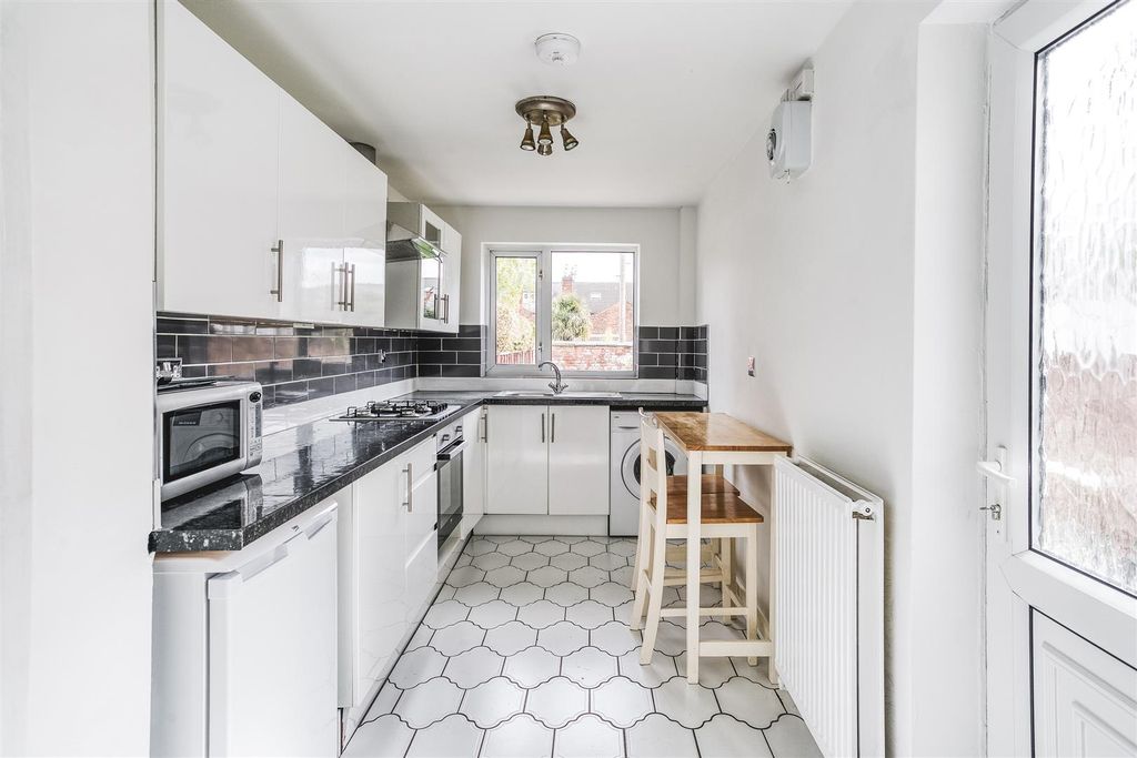 Property photo 2 of 16