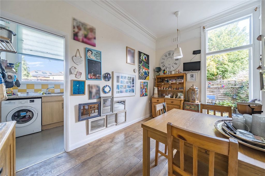 Property photo 2 of 24 Picture No. 11